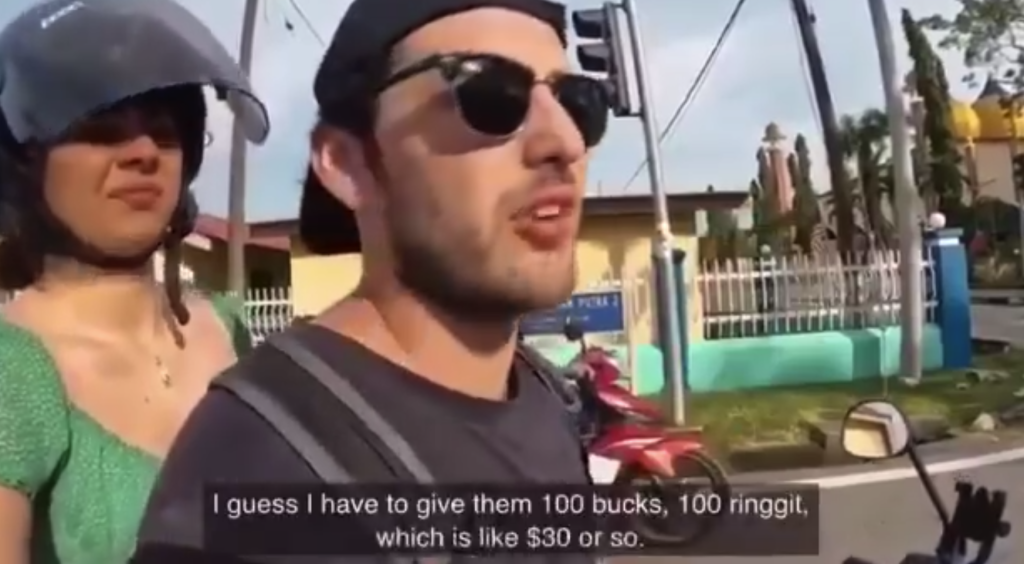 Pelancong Asing Bayar RM100 di Langkawi untuk Elak Saman Polis