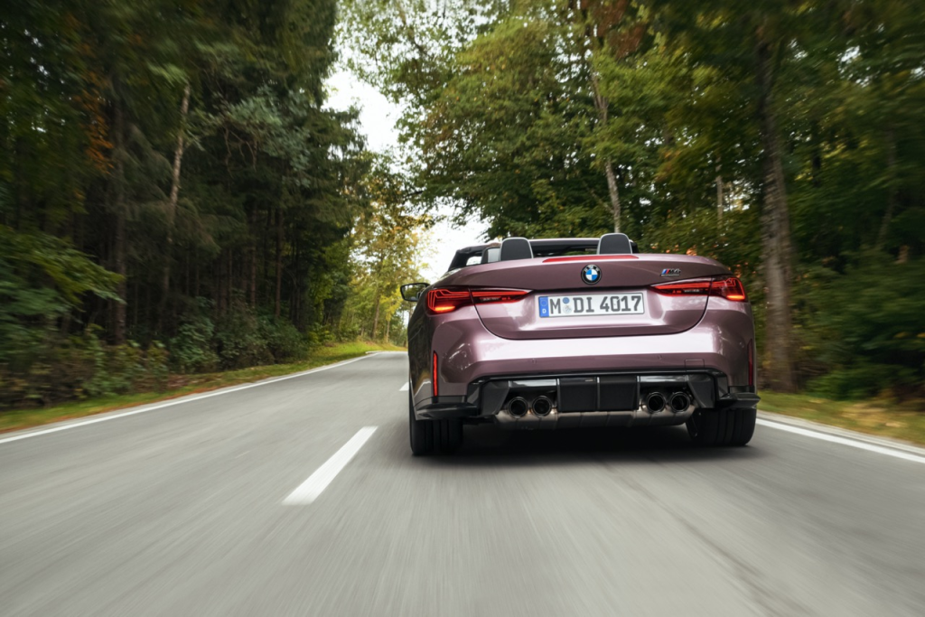 BMW Memperkenalkan M4 Coupé dan Convertible Baharu