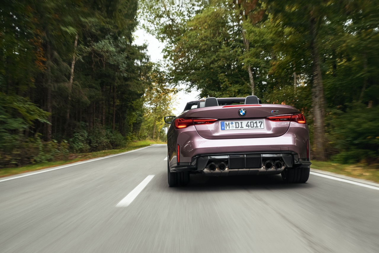 BMW Memperkenalkan M4 Coupé dan Convertible Baharu