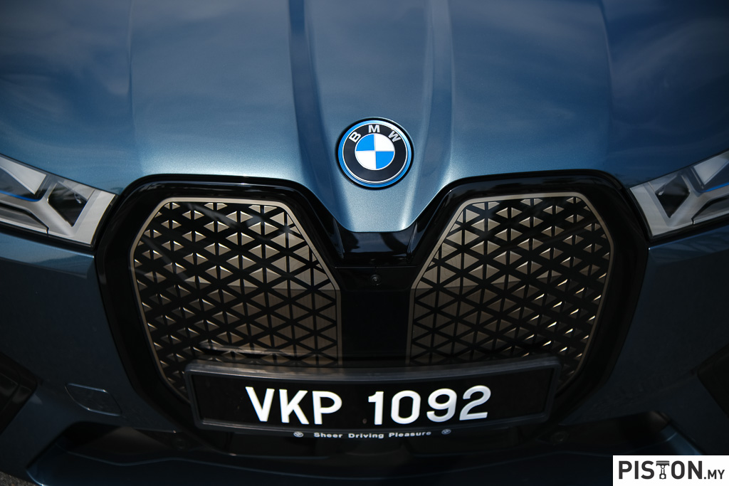 Review: BMW iX xDrive50 Sport – The Best Premium EV? Maybe!