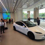 Nilai Saham Tesla Turun 12%, Musk Memberi Amaran Pertumbuhan Jualan Perlahan