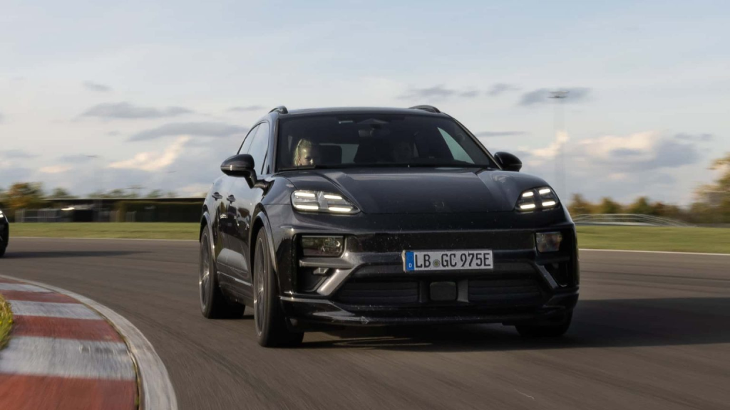 Porsche Memperkenalkan Lakaran Reka Bentuk untuk EV Macan
