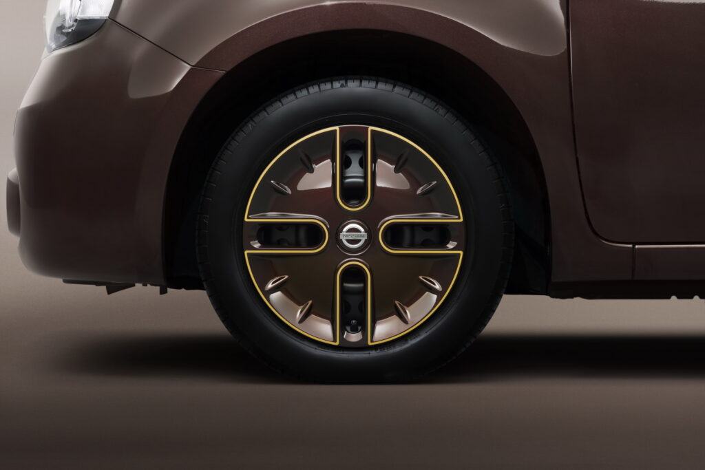 Nissan Melancarkan Program Pengubahsuaian Cube Retro di Jepun
