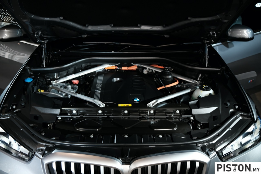 BMW Malaysia Memperkenalkan X5 xDrive50e M Sport Yang Dipasang Di Malaysia
