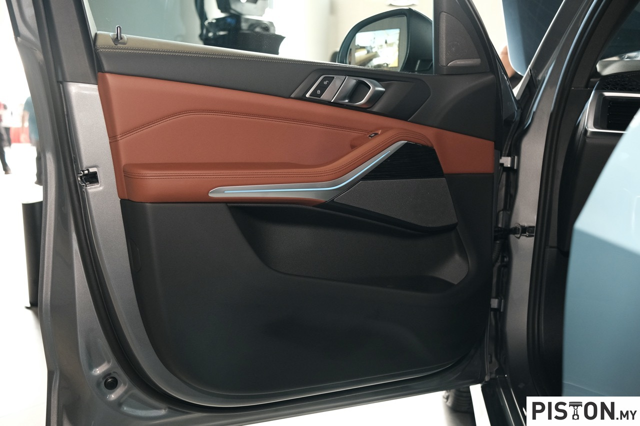 BMW Malaysia Memperkenalkan X5 xDrive50e M Sport Yang Dipasang Di Malaysia