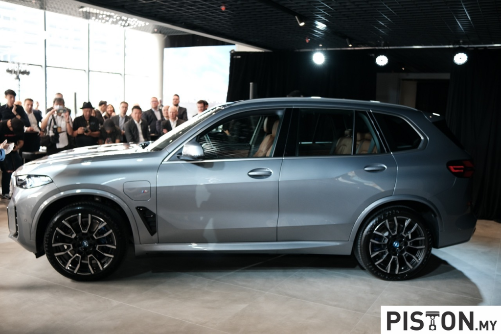 BMW Malaysia Memperkenalkan X5 xDrive50e M Sport Yang Dipasang Di Malaysia