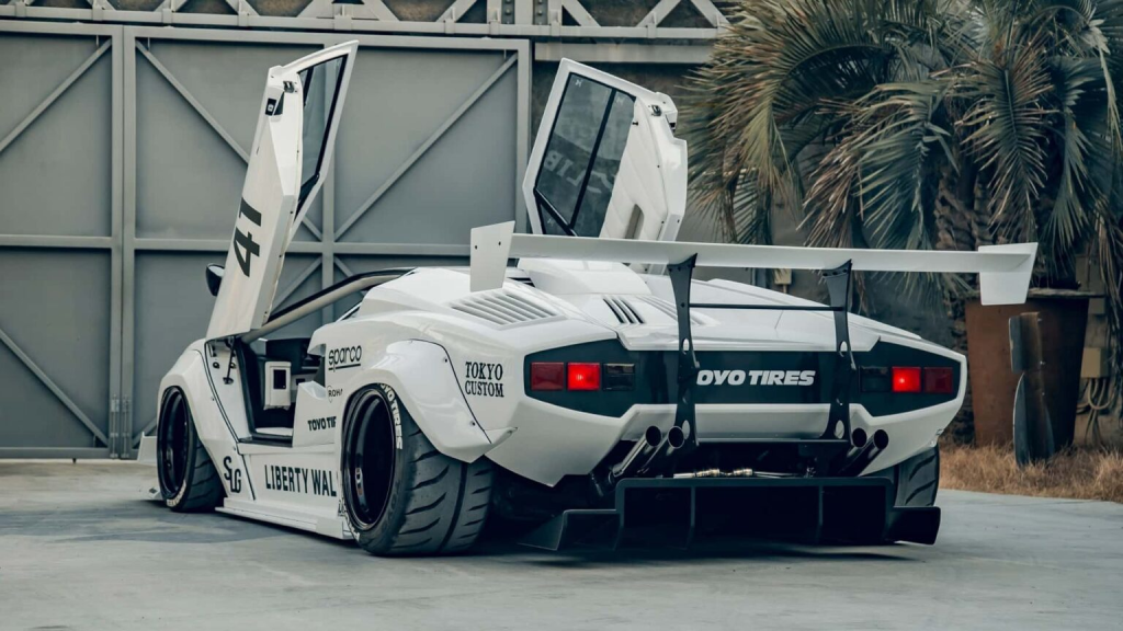Liberty Walk Menjadikan Lamborghini Countach Lebih Ganas