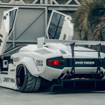 Liberty Walk Menjadikan Lamborghini Countach Lebih Ganas