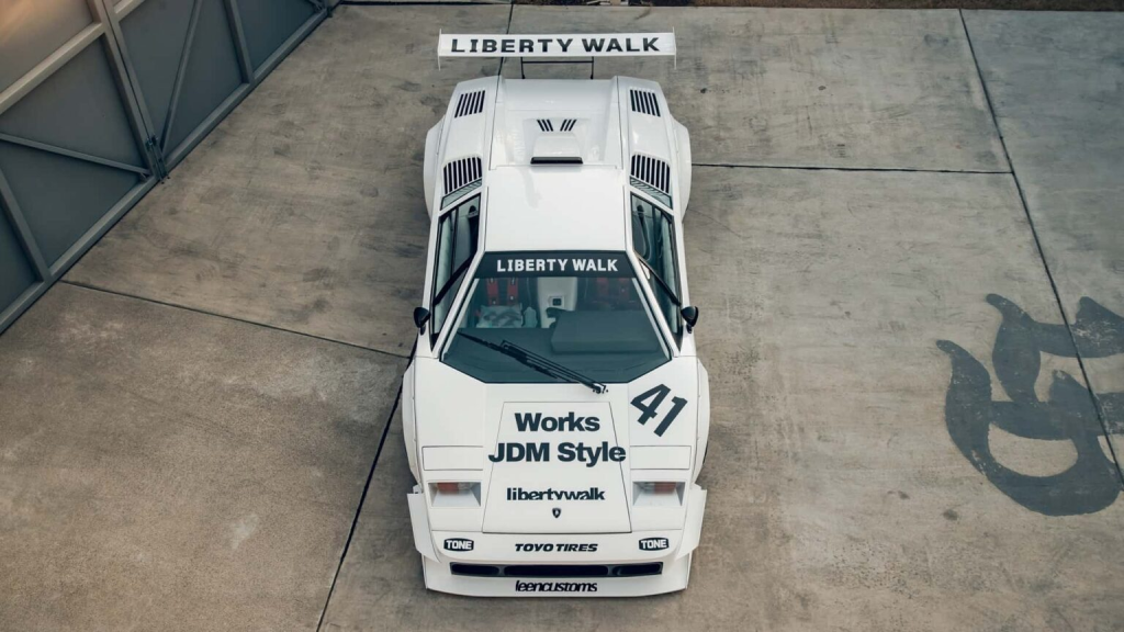 Liberty Walk Menjadikan Lamborghini Countach Lebih Ganas