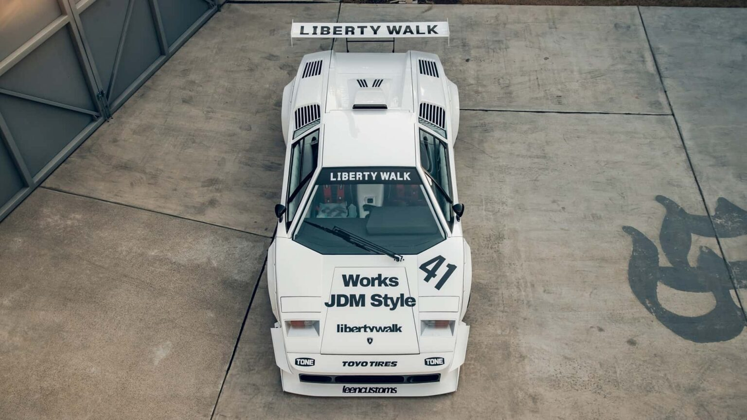 Liberty Walk Menjadikan Lamborghini Countach Lebih Ganas