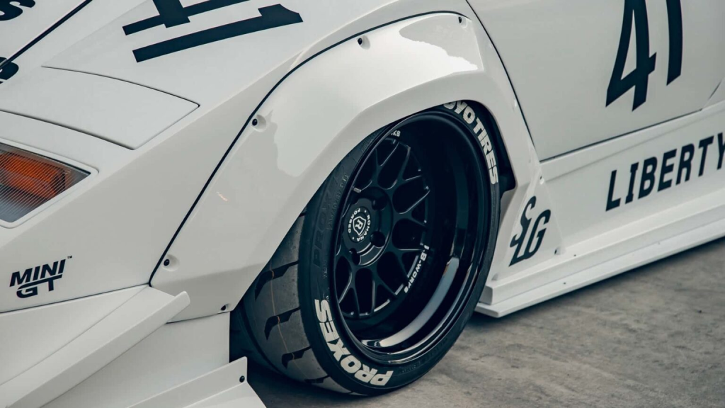 Liberty Walk Menjadikan Lamborghini Countach Lebih Ganas
