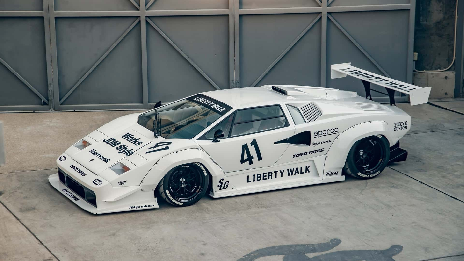 Liberty Walk Menjadikan Lamborghini Countach Lebih Ganas
