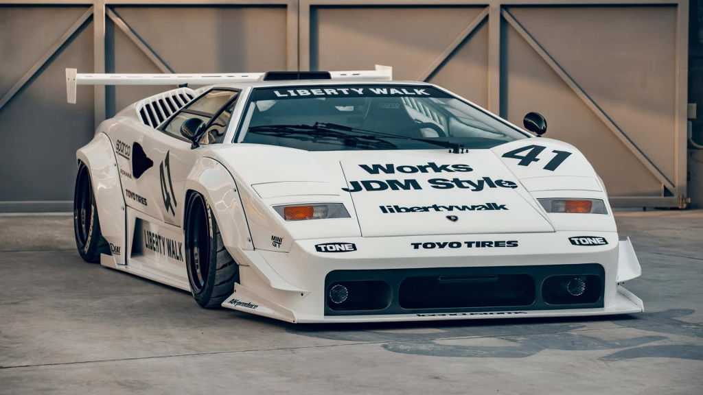 Liberty Walk Menjadikan Lamborghini Countach Lebih Ganas