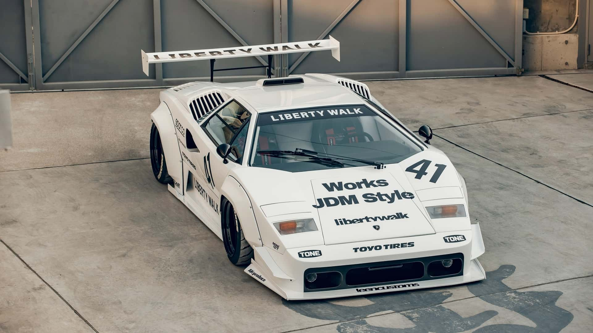Liberty Walk Menjadikan Lamborghini Countach Lebih Ganas