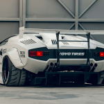 Liberty Walk Menjadikan Lamborghini Countach Lebih Ganas