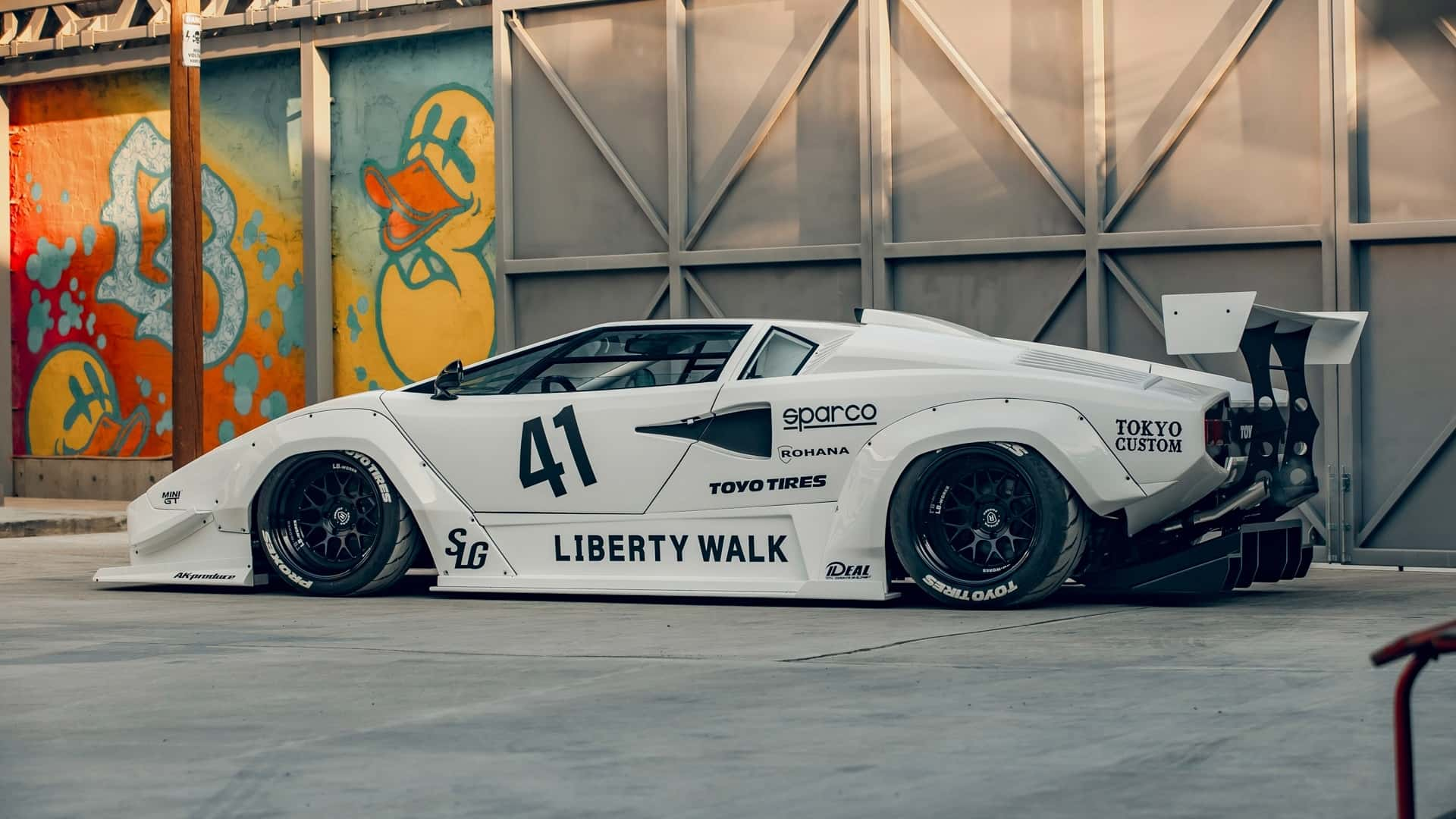 Liberty Walk Menjadikan Lamborghini Countach Lebih Ganas