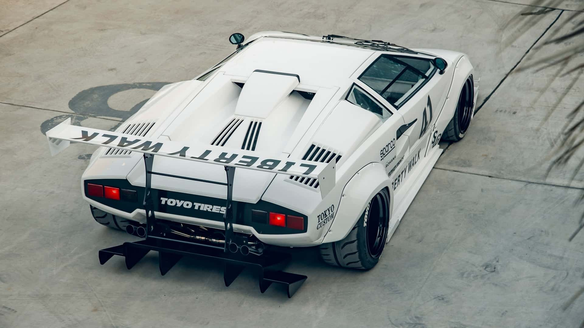 Liberty Walk Menjadikan Lamborghini Countach Lebih Ganas
