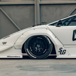Liberty Walk Menjadikan Lamborghini Countach Lebih Ganas