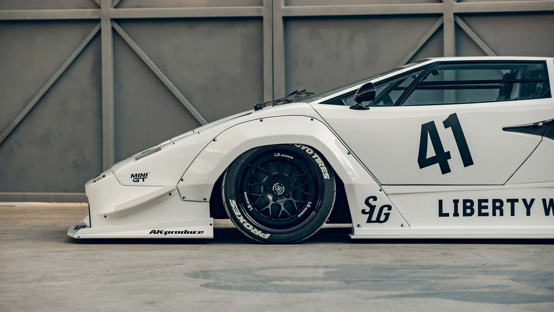 Liberty Walk Menjadikan Lamborghini Countach Lebih Ganas