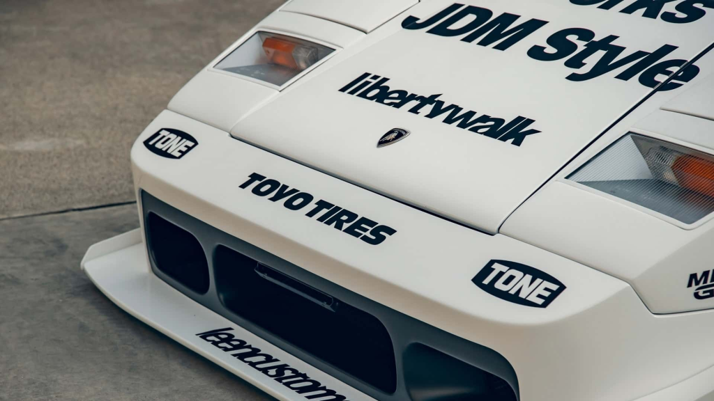 Liberty Walk Menjadikan Lamborghini Countach Lebih Ganas