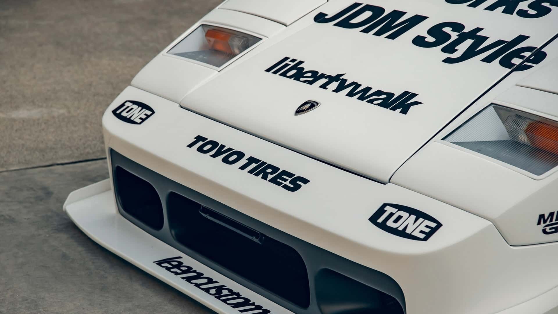 Liberty Walk Menjadikan Lamborghini Countach Lebih Ganas