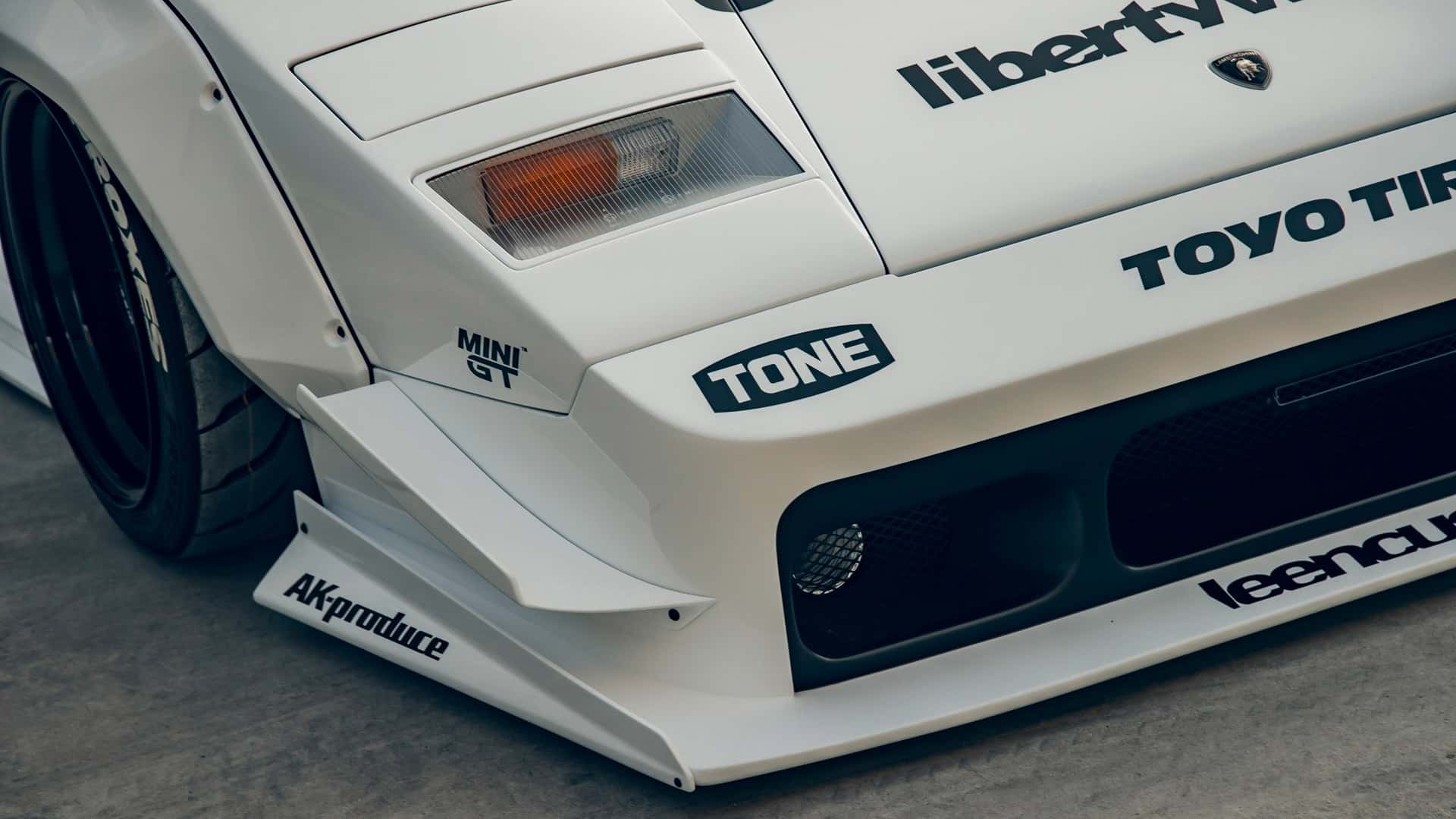 Liberty Walk Menjadikan Lamborghini Countach Lebih Ganas