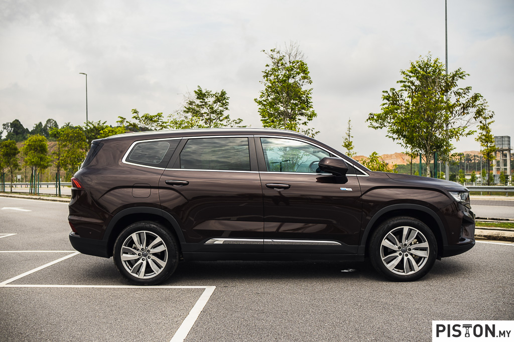 Reviewed: Proton X90 Flagship – Great Value For Money For Your Family!