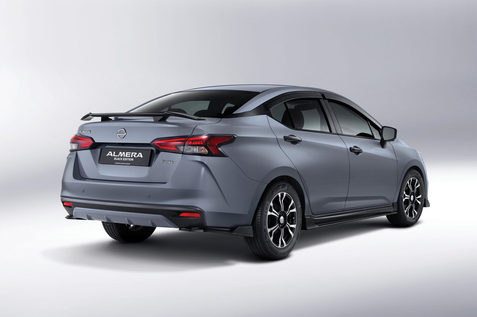 Nissan Memperkenalkan Edisi Almera KURO (Hitam) Bergaya 2024