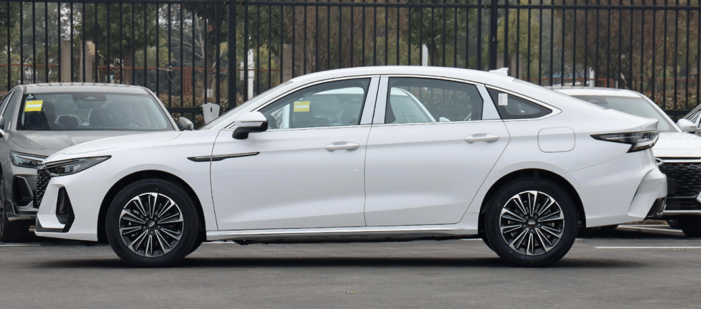 Chery Melancarkan Sedan Plug-in Hibrid Fengyun A8 di China