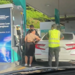 Wanita Mengisi Kereta Thailand Dengan Minyak Bersubsidi di Rawang