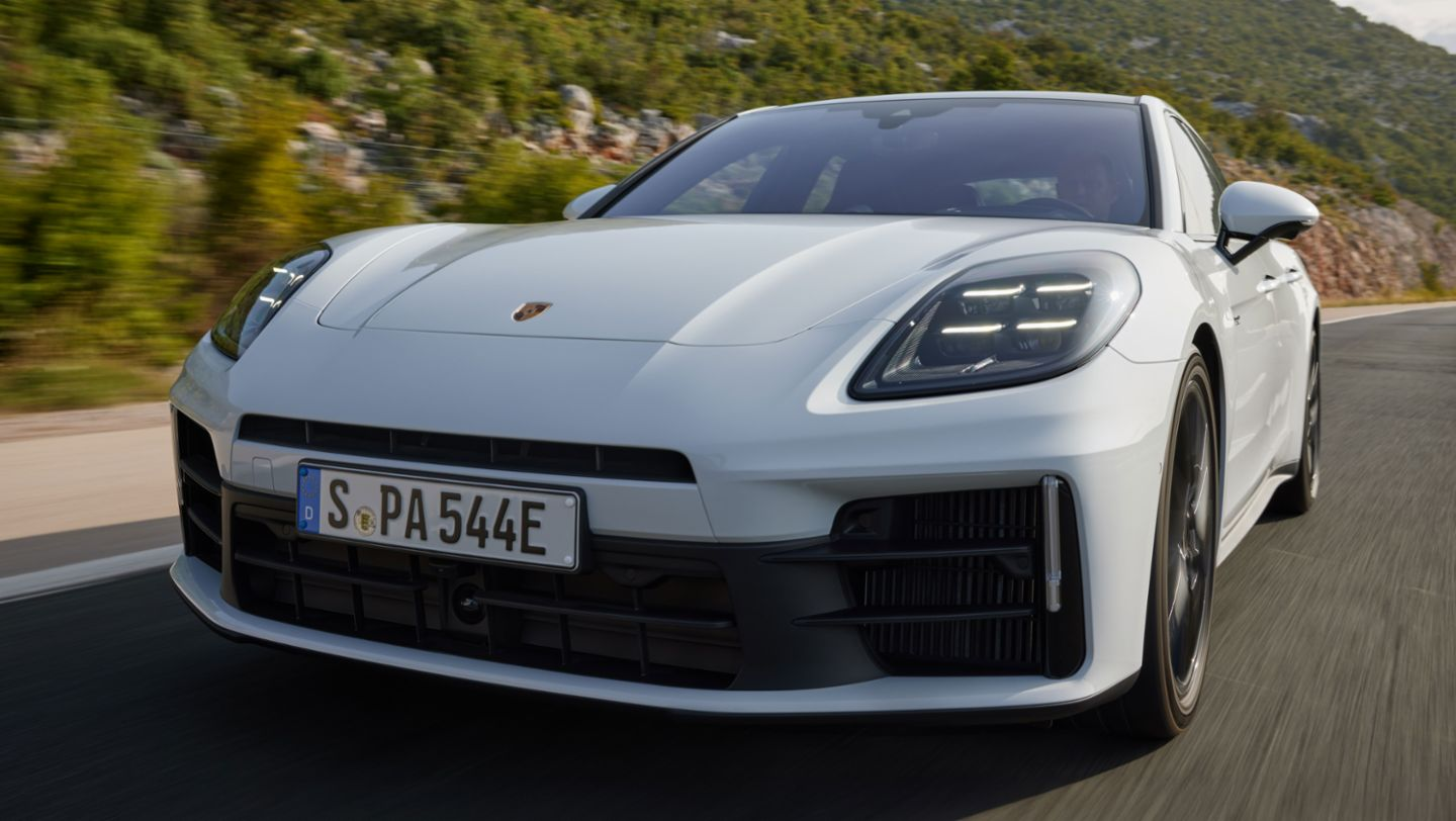 Porsche Memperluas Barisan Panamera Dengan Model E-Hibrid Baharu