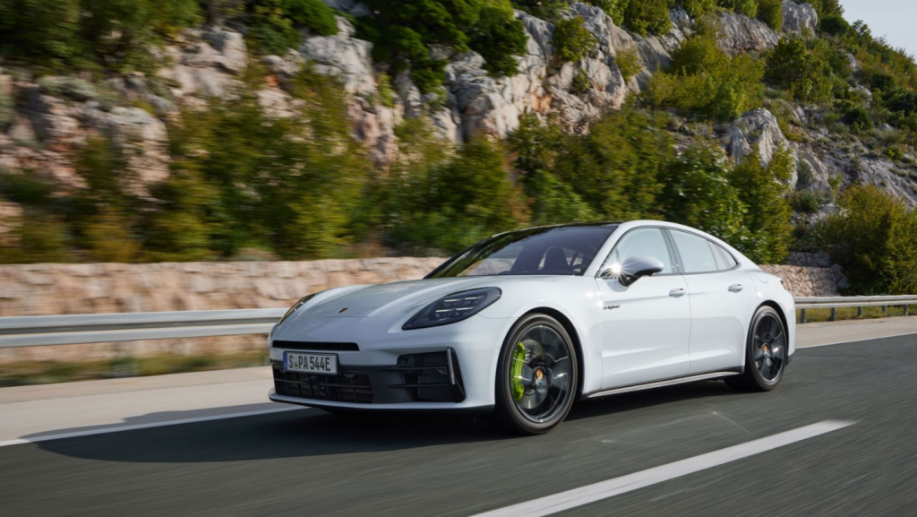 Porsche Memperluas Barisan Panamera Dengan Model E-Hibrid Baharu