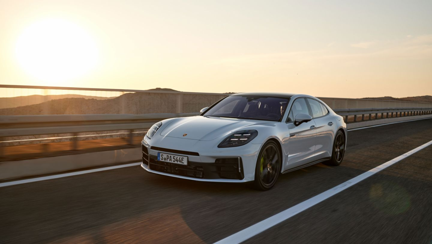 Porsche Memperluas Barisan Panamera Dengan Model E-Hibrid Baharu