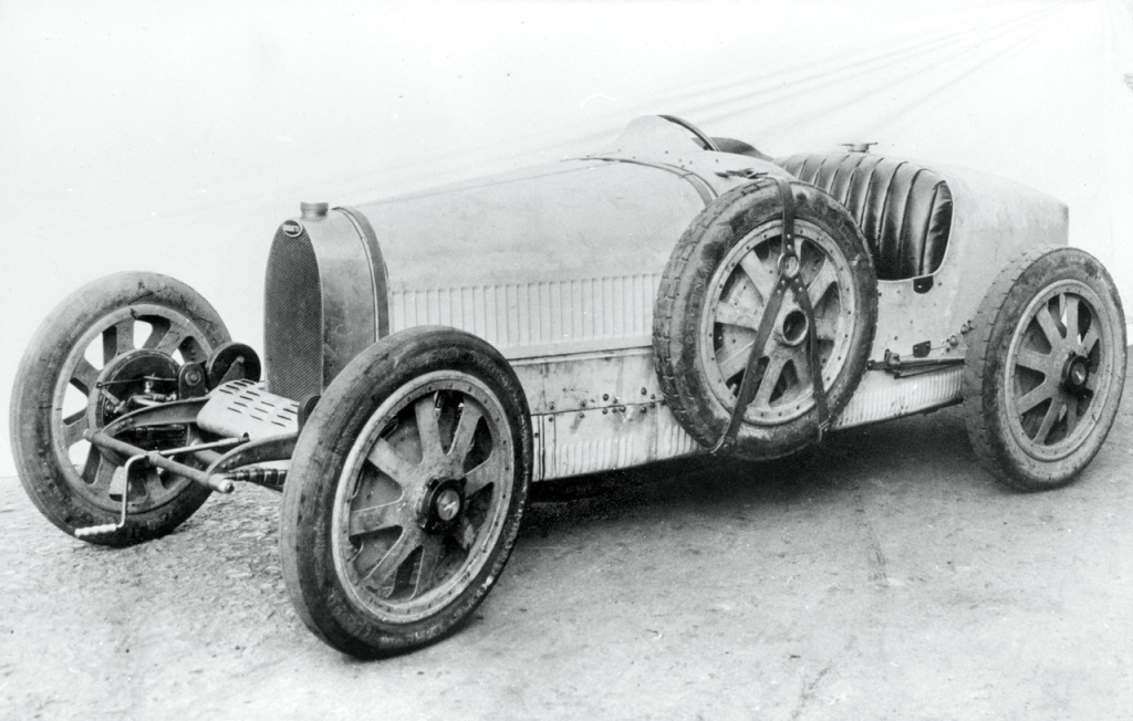 Bugatti Type 35: Warisan Kecemerlangan Seabad dalam Dunia Automotif