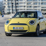 Mini Memperkenalkan Mini Cooper E Baharu Dalam Trim Klasik