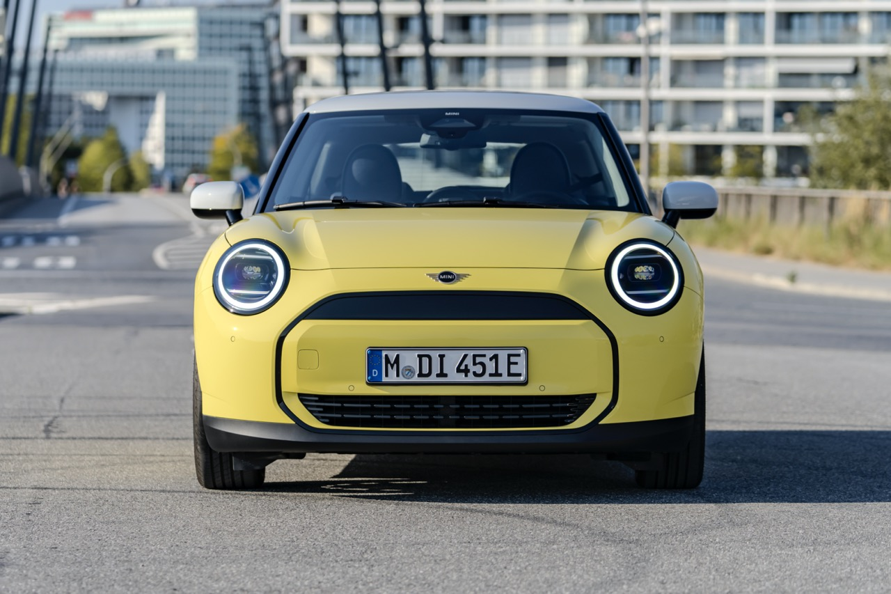 Mini Memperkenalkan Mini Cooper E Baharu Dalam Trim Klasik