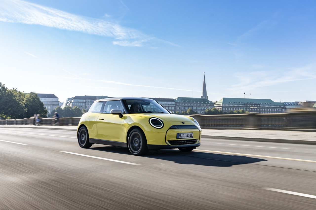 Mini Memperkenalkan Mini Cooper E Baharu Dalam Trim Klasik