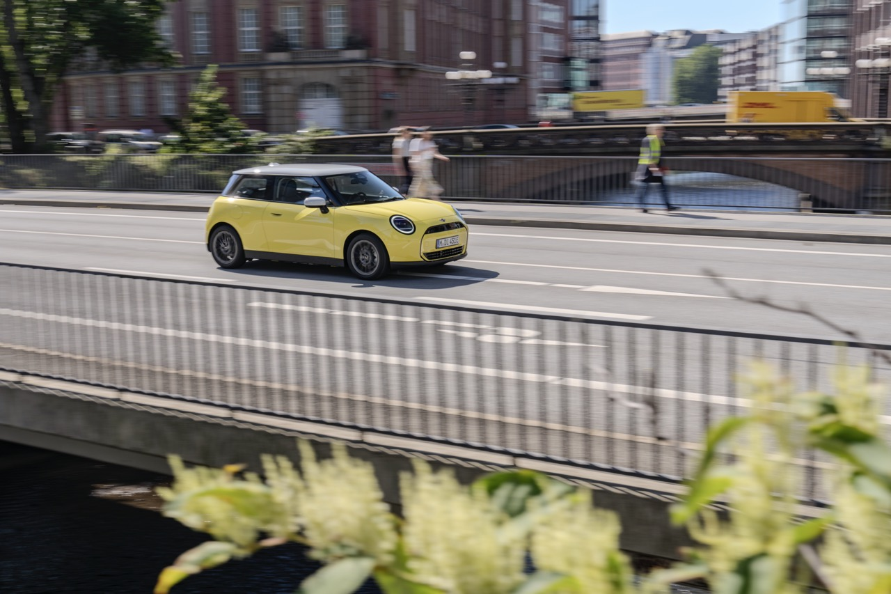 Mini Memperkenalkan Mini Cooper E Baharu Dalam Trim Klasik