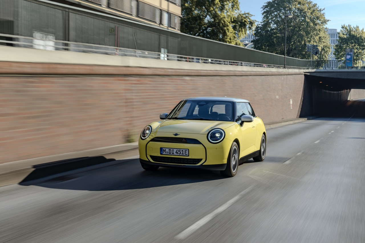 Mini Memperkenalkan Mini Cooper E Baharu Dalam Trim Klasik