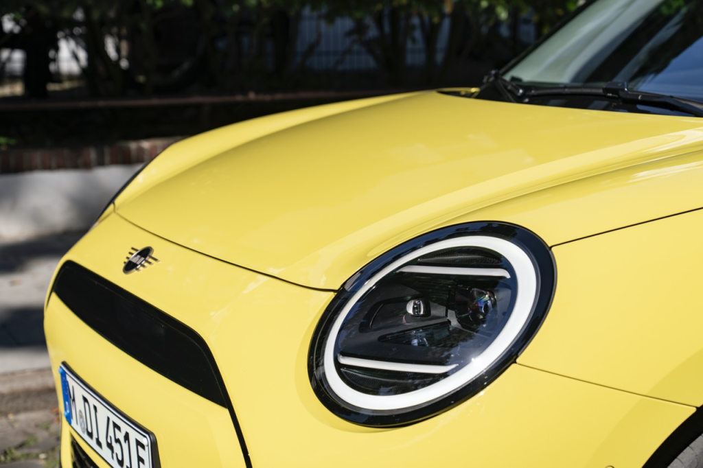 Mini Memperkenalkan Mini Cooper E Baharu Dalam Trim Klasik