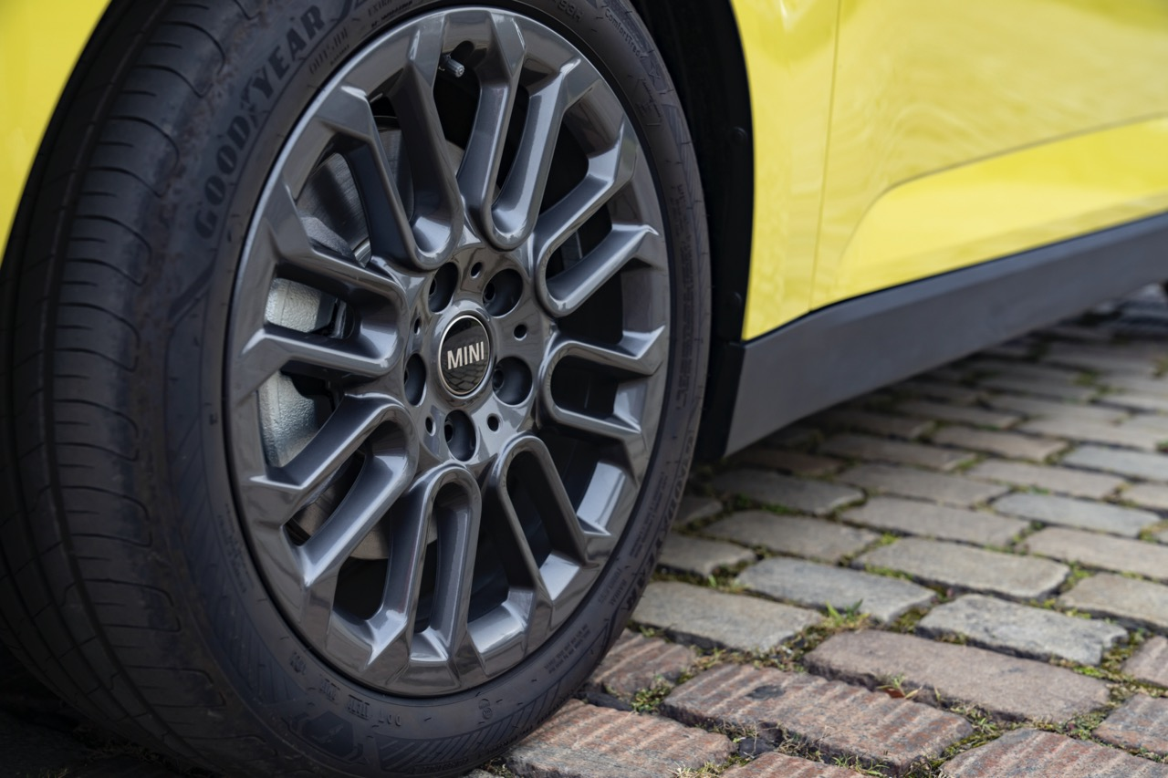 Mini Memperkenalkan Mini Cooper E Baharu Dalam Trim Klasik