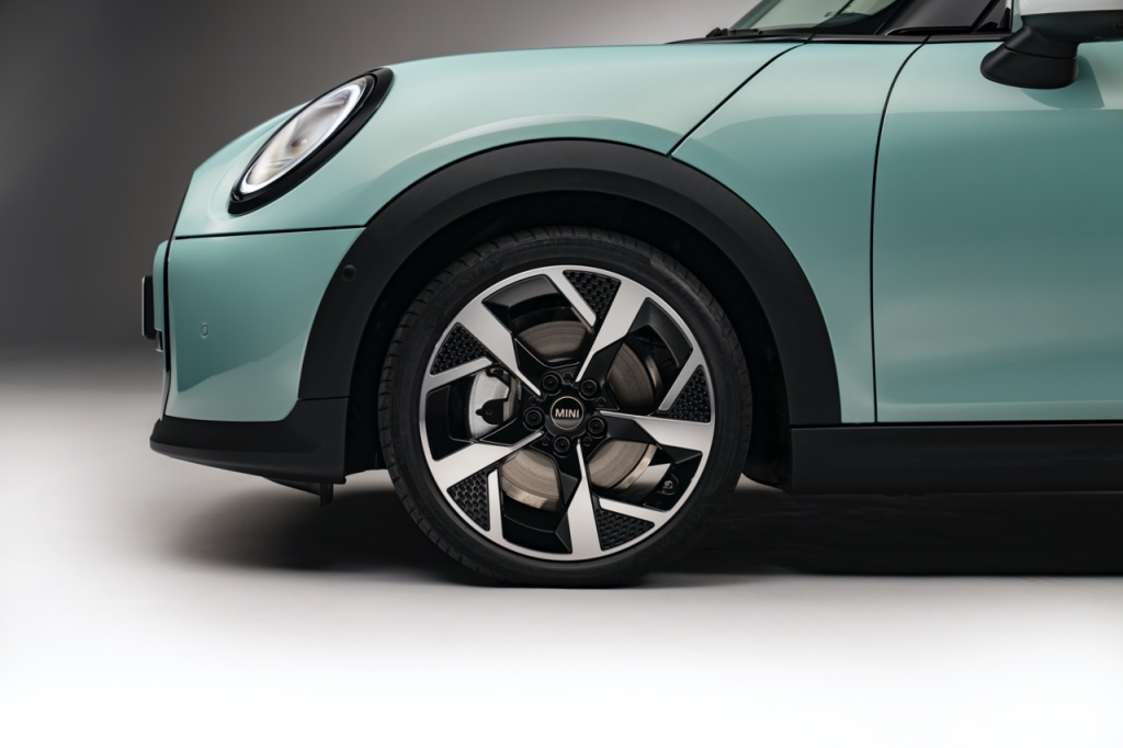 Mini Memperkenalkan Mini Cooper Petrol Generasi Baru dengan 204hp