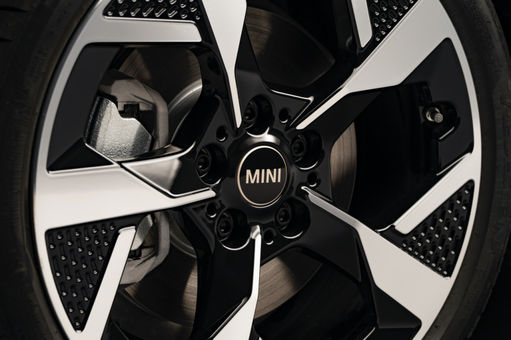 Mini Memperkenalkan Mini Cooper Petrol Generasi Baru dengan 204hp