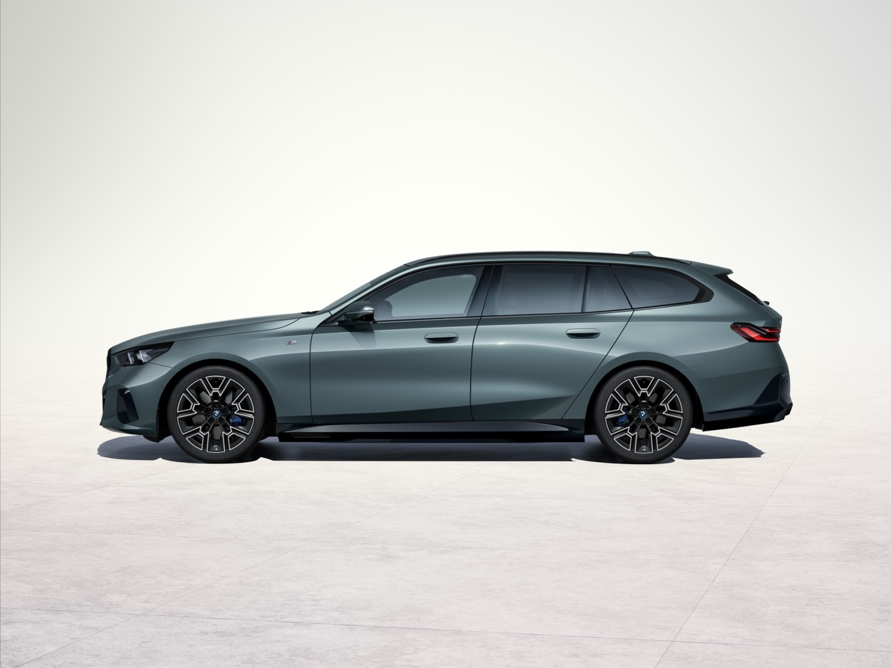 BMW Memperkenalkan 5 Series Touring Generasi Keenam: Varian ICE, EV dan PHEV