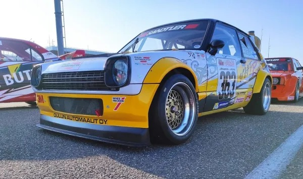 Toyota Starlet Dengan Enjin Suzuki Hayabusa V8 Yang Menghasilkan 345hp