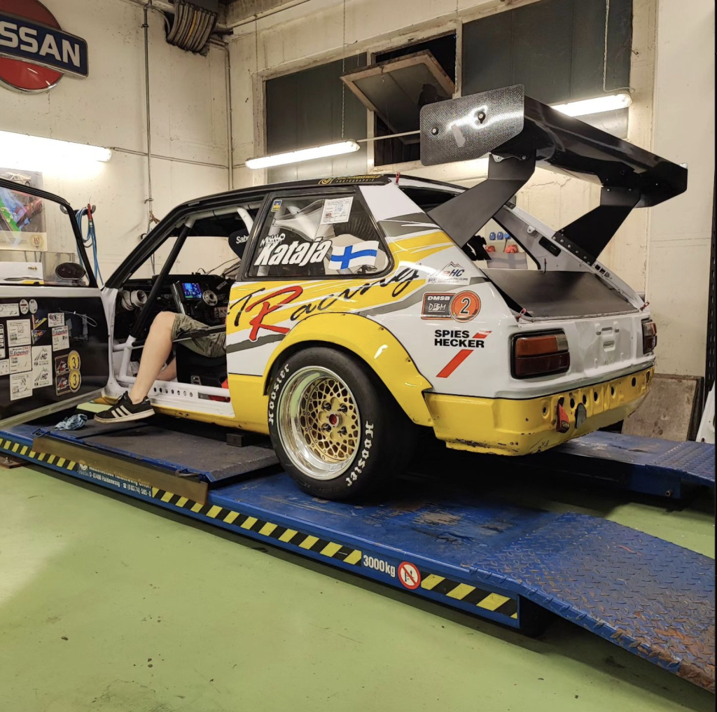 Toyota Starlet Dengan Enjin Suzuki Hayabusa V8 Yang Menghasilkan 345hp