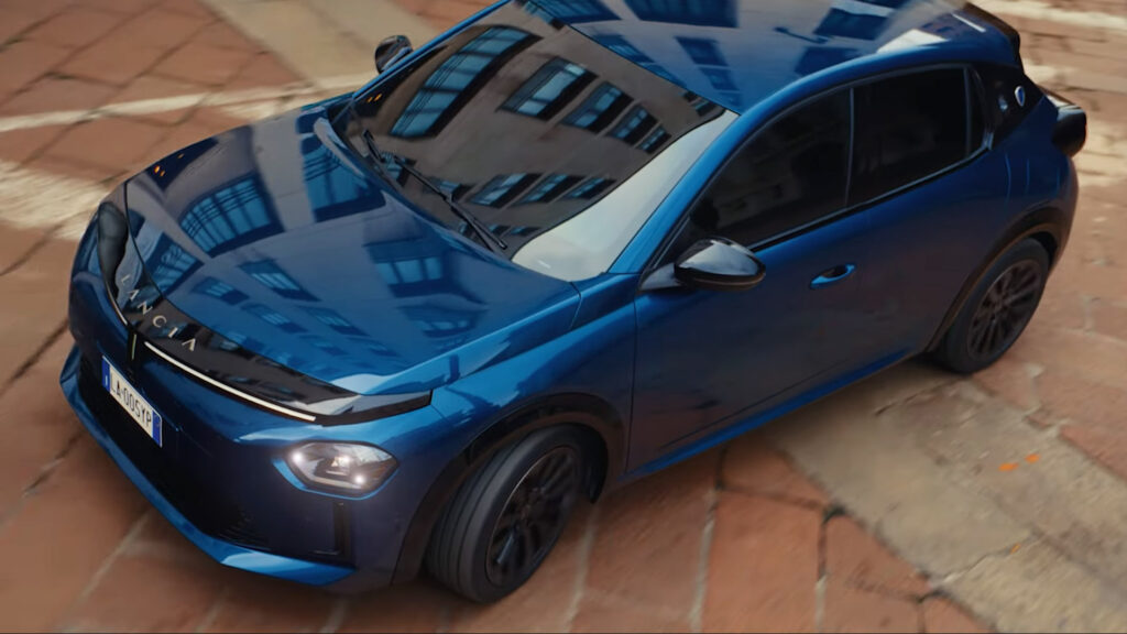 Lancia Ypsilon EV 2024 Dipratonton Sebelum Debutnya