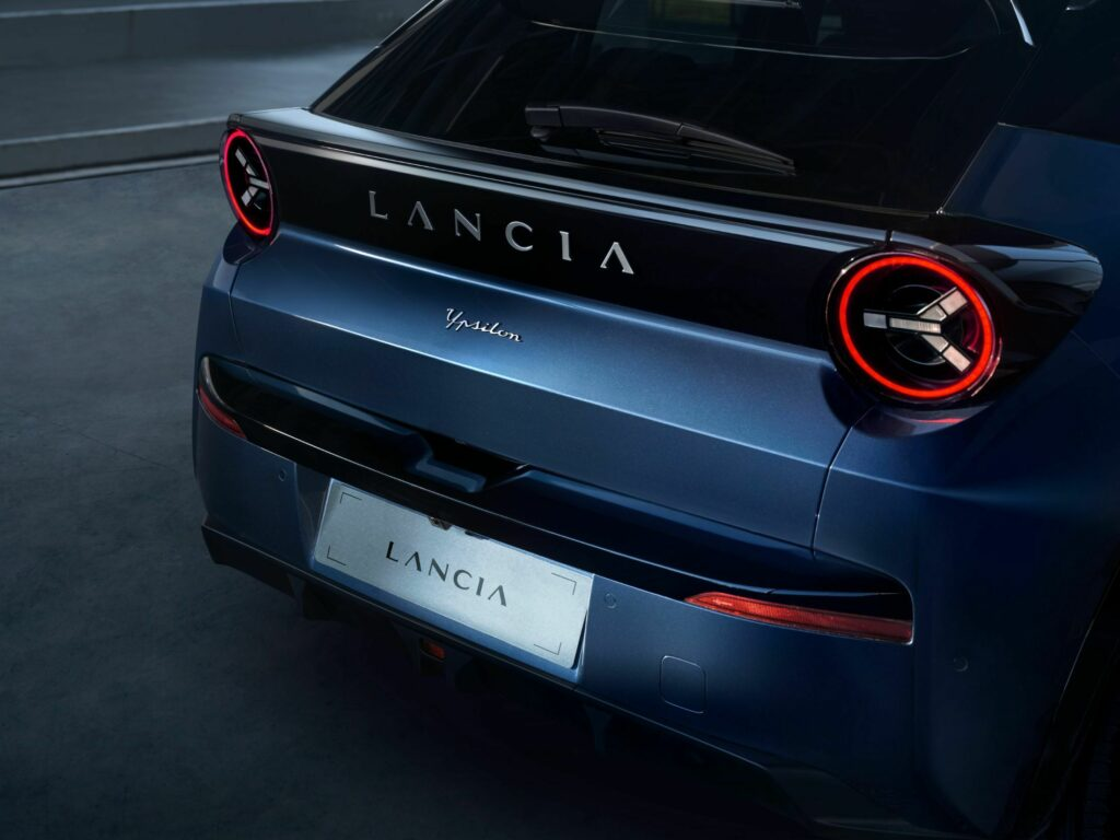 Lancia Ypsilon EV 2024 Dipratonton Sebelum Debutnya