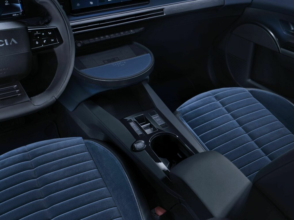 Lancia Ypsilon EV 2024 Dipratonton Sebelum Debutnya