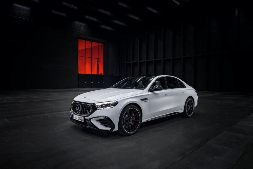 Mercedes-AMG Unveils E 53 Hybrid 4MATIC+ Saloon and Estate